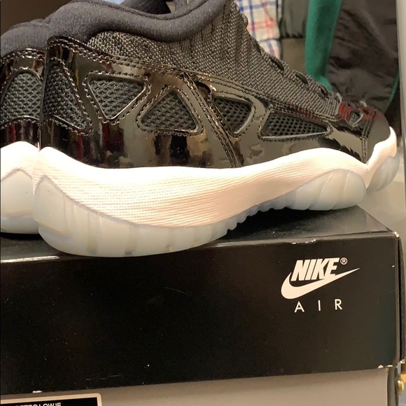 ⚠️ Brand New Rare Jordan 11 low IE size 9 men’s - Picture 4 of 11